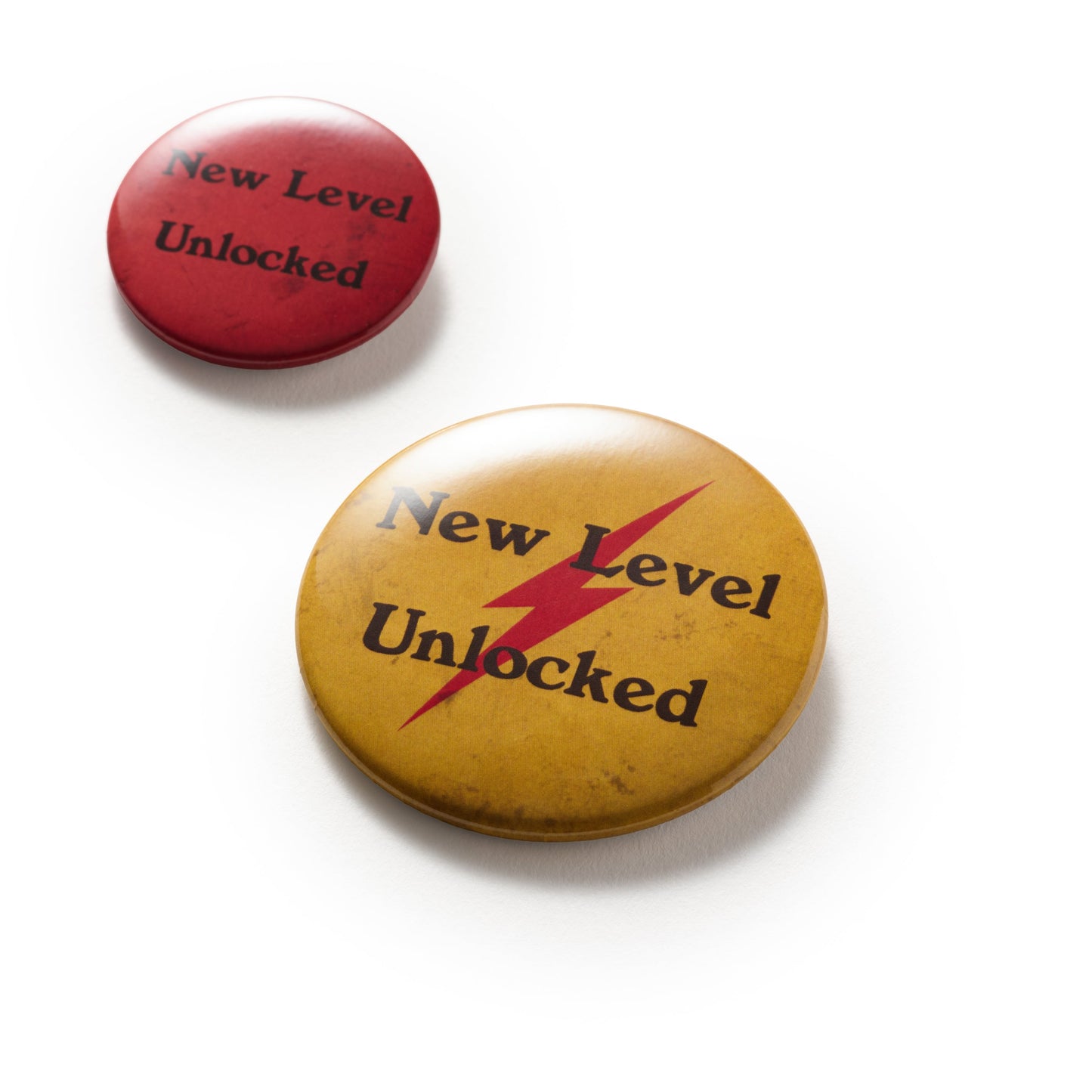 【誕生日前配送予定】 Hiloto 「NewLevelUnlocked」 Can Badge Set (4 pcs)