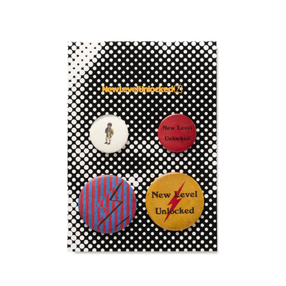 【誕生日前配送予定】 Hiloto 「NewLevelUnlocked」 Can Badge Set (4 pcs)