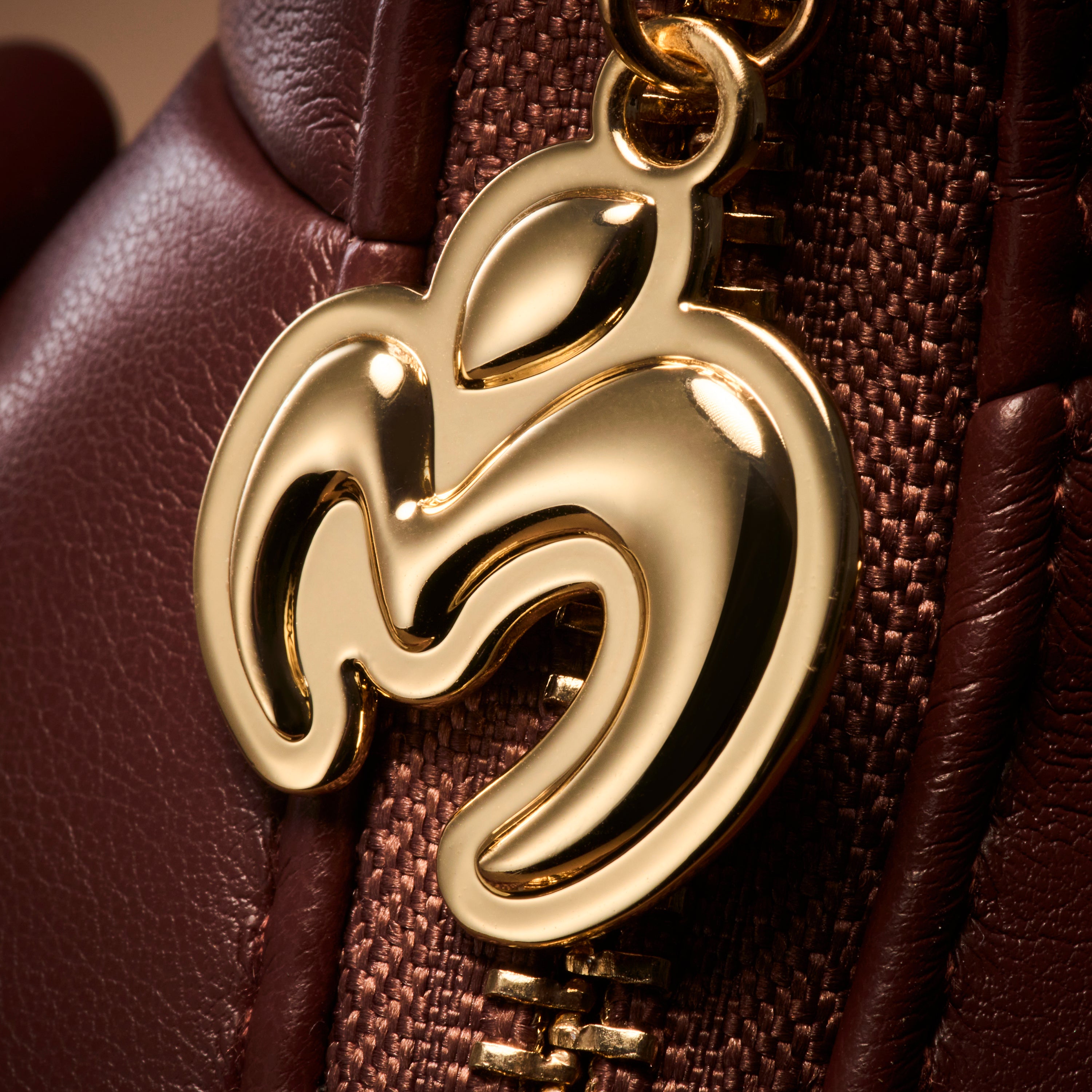 BABEL no TOH” ライトスティックバッグ / ぶどう酒ボトル ver. – Mrs